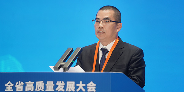 01月，，，，，，全省高质量生长大会召开，，，，，，天下工商联副主席、集团董事长温志芬作为企业代表加入大会.jpg